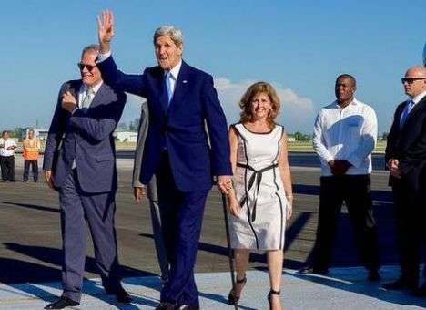 Госсек США пообещал помочь остановить конфликт в Донбассе