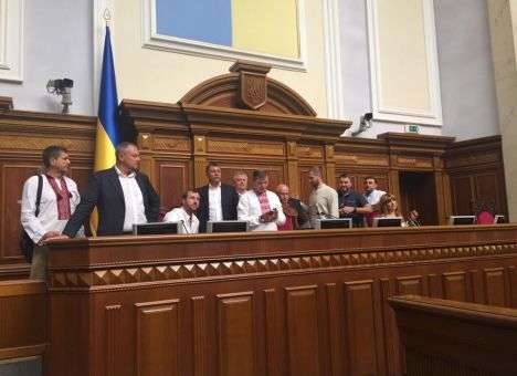 Нардепов заперли в зале Рады