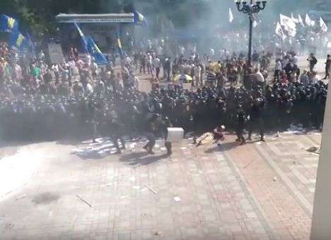 Боец Нацгвардии под Радой получил пулю в сердце, - нардеп