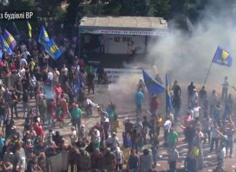 Как убивали под ВР: Камеры зафиксировали человека, бросившего гранату (ВИДЕО)