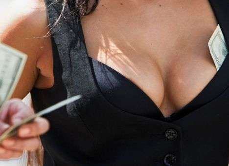 Россиянам массово закрывают доступ к порнографии