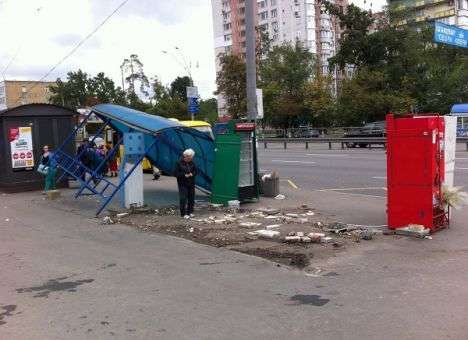 В Киеве, защищая киоск, мужчина открыл стрельбу из автомата (ВИДЕО, ФОТО)