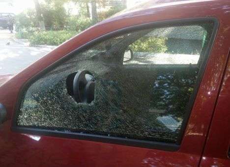 «Свободовцам» громят автомобили (ФОТО)