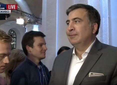 Саакашвили удивил журналистов во время исполнения гимна Украины (ВИДЕО)