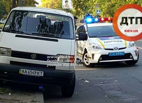 В Киеве водитель микроавтобуса умер за рулем (ФОТО)