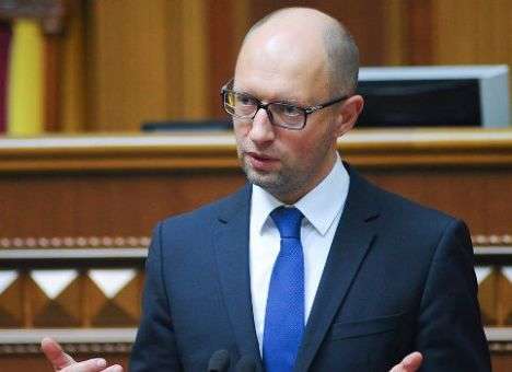 Яценюк пообещал наказывать чиновников «за соседа»