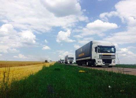 Уже 100 автоколонн с наборами выживания отправил Штаб Рината Ахметова на Донбасс