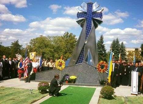 Открыт необычный памятник героям Небесной сотни (ФОТО)