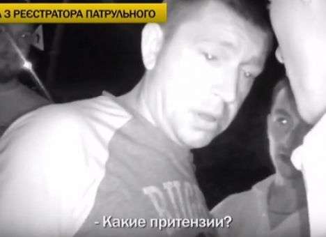 В Киеве мужчина ударил женщину-копа в живот (ВИДЕО)