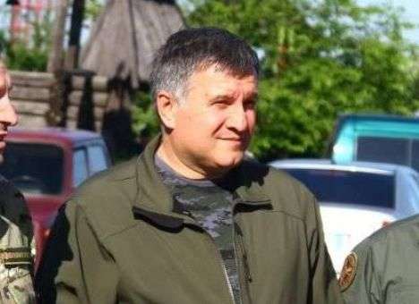Аваков объяснил, почему заплатил за подозвреваемого в покушении комбата