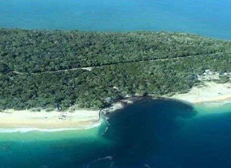 Часть австралийского пляжа ушла под воду вместе с палатками (ФОТО)