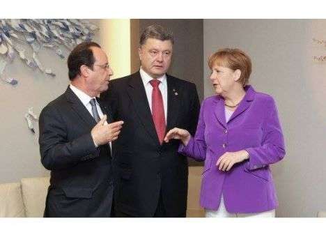 Порошенко провел разговор с Меркель и Олландом