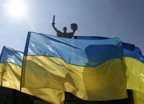 У Порошенко просят изменить флаг Украины, потому что «вода заливает солнце»