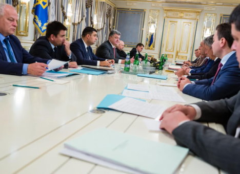 Порошенко ждет сегодня от «ДНР»-«ЛНР» важного заявления