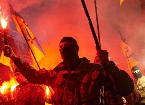 В центре Киева, где состоится марш, собирают «урожай» ножей и файеров