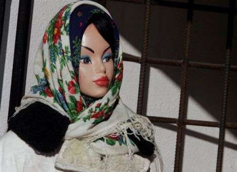 В России манекен-охранник «заработал» сотни тысяч рублей