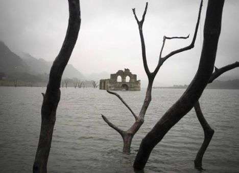В Мексике над водой «вырос» старинный храм (ФОТО)