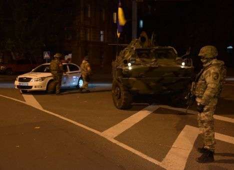 Ко дню выборов в Мариуполь стягивают вооруженных бойцов (ФОТО)