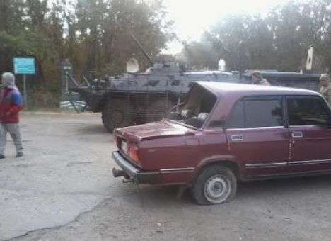 На Донетчине БТР влетел в легковушку (ФОТО)
