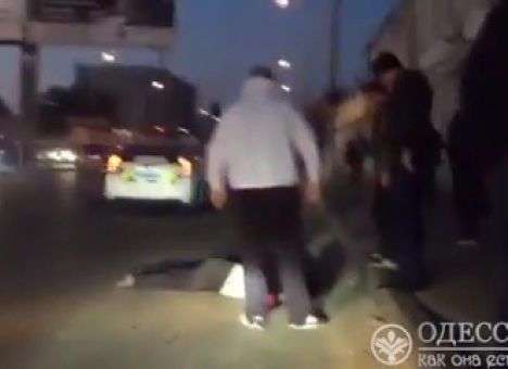 Полицейские сбили пешехода, спеша на вызов (ВИДЕО)