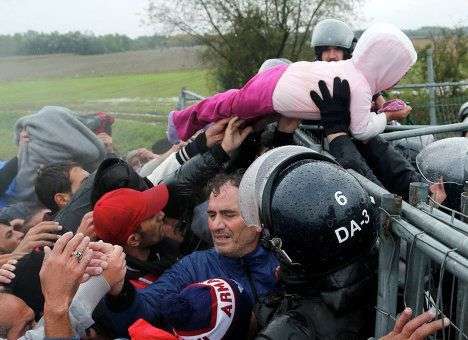 В Словении из-за наплыва беженцев отменяют футбольные матчи