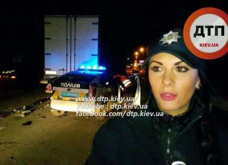 Авто киевских копов «впечатали» в грузовик (ФОТО)