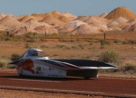 Голландцы выиграли гонку «солнцемобилей»