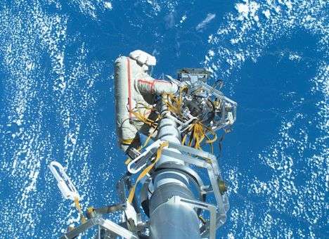 Российские космонавты могут получить планшеты для работы в космосе