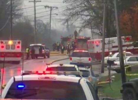 Опубликованы кадры с места падения самолета на жилой дом (ФОТО)