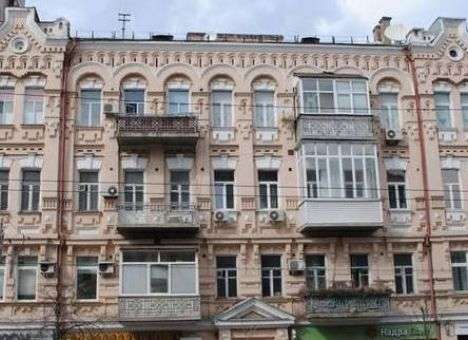 В Киеве хотят очистить исторические фасады от кондиционеров и «неправильных» балконов