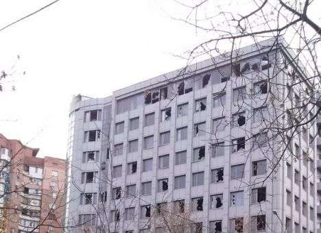 Окраины Донецка освещают вспышки огня и взрывы