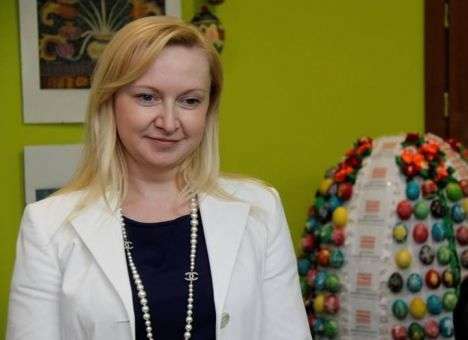 Гражданская жена Януковича работала официанткой