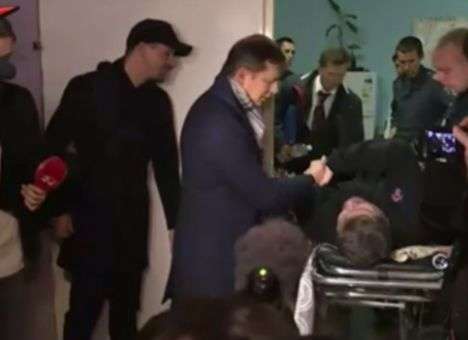 Мосийчука вывезли из зала суда на каталке, его ждут в операционной (ФОТО)
