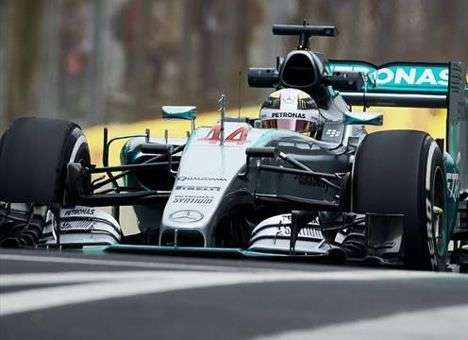 Пилот «Мерседес» победил на Гран-При Бразилии