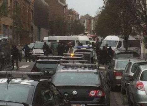 В районе, где жили предполагаемые виновники бойни в Париже, идет стрельба, - СМИ