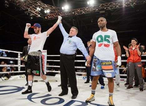 Беринчик и Саламов одержали уверенные победы на ринге