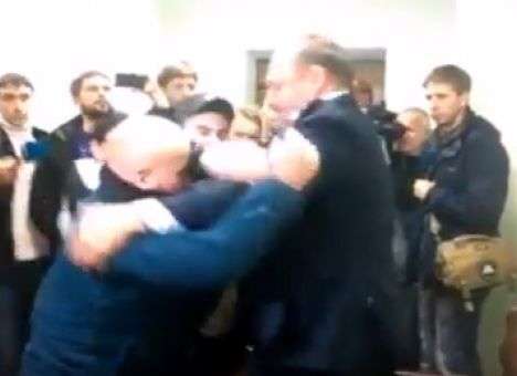 В суде над Лукаш избили Добкина (ВИДЕО)