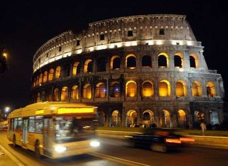 В Милане и Риме теперь смертельно опасно ходить в рестораны и театры