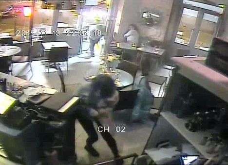 Впервые опубликовано видео расстрела в парижском ресторане