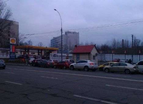 В Крыму выросли очереди за хлебом и бензином (ФОТО)