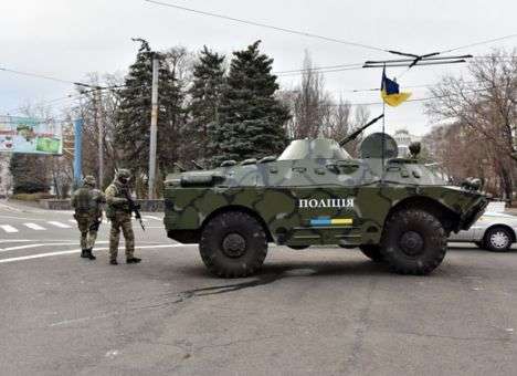 Донецкая полиция разбирается с возможными нарушениями на выборах (ФОТО)