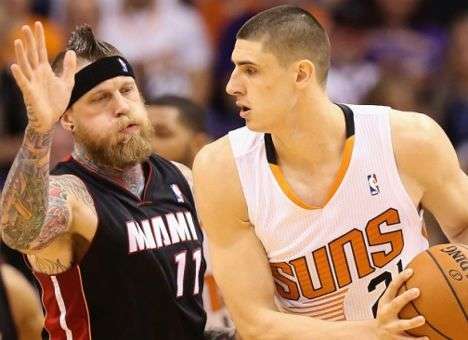 Украинский баскетболист отметился дабл-даблом в НБА