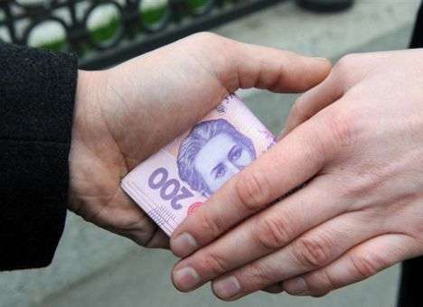 На «черном» рынке доллар закрыл неделю падением курса