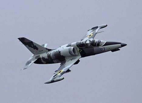 Авиаторы «одели» самолет Aero в камуфляж (ФОТО)
