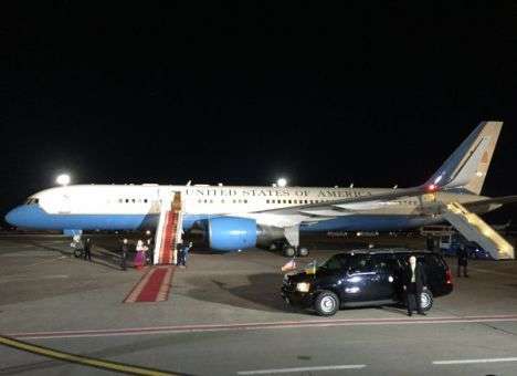 Ночью Джо Байдена встречали Кличко и девушки в платках (ФОТО, ВИДЕО)