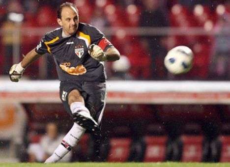 Самый результативный вратарь мира завершил футбольную карьеру