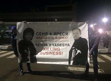 Байден, не верь им: Вице-президента США встречали не только Кличко и девушки (ФОТО)