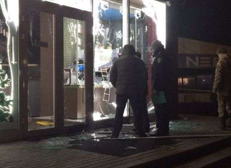 Опубликованы кадры с места ночного взрыва в Харькове (ФОТО)