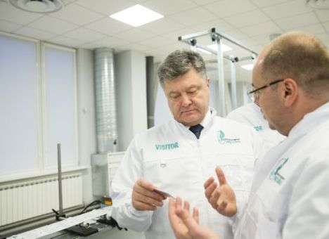 Порошенко поздравил украинцев с «чрезвычайно важным днем»