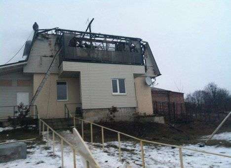 Под Харьковом горела детская спортивная школа (ФОТО)